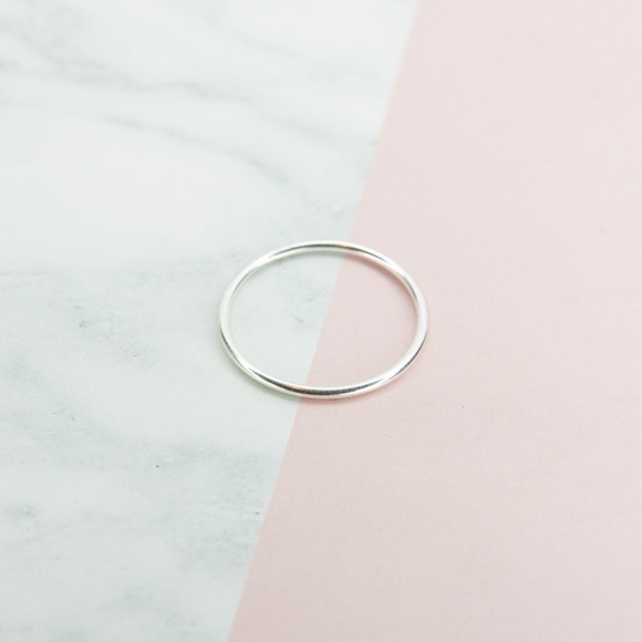 1mm 925 Sterling Silver Minimalist solid band ring
Metal Tested ✔️ - Picture 1 of 6
